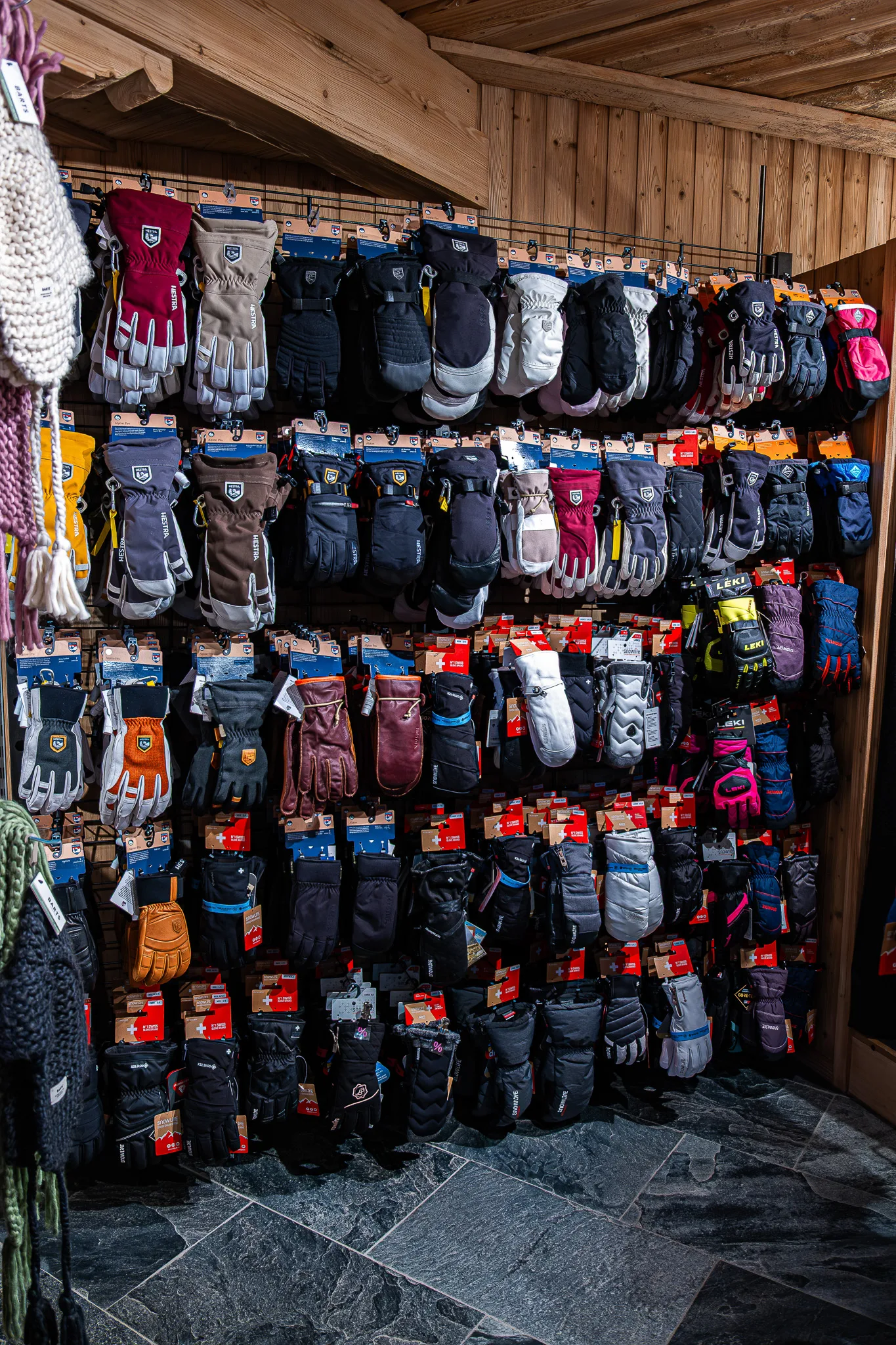 Le mur de gants et de moufles.