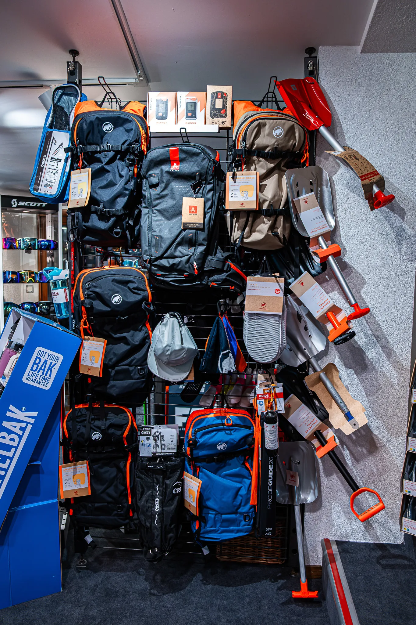 Sacs à dos, pelles et sondes pour le hors-piste.