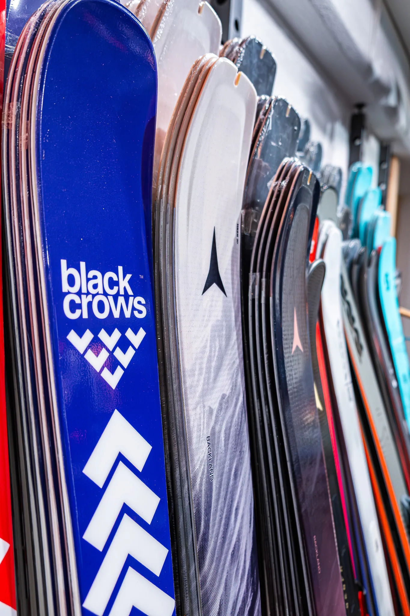 Skis Black Crows, Head et Atomic au rayon vente.
